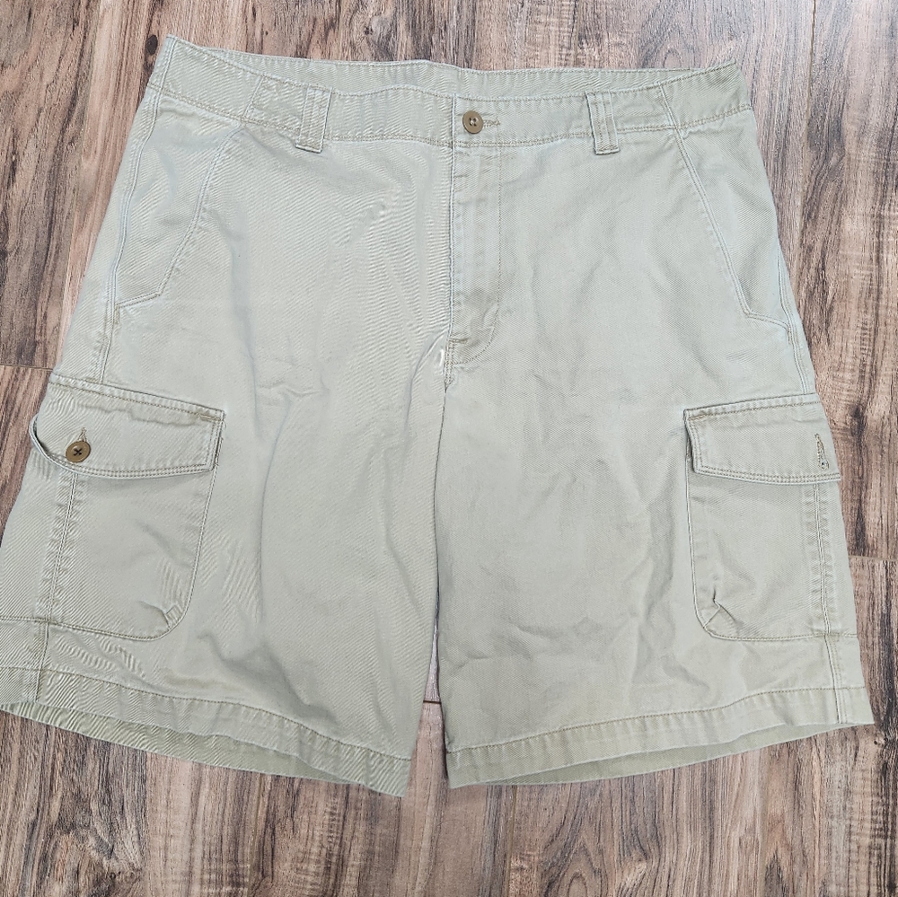 Mens Northface 36 waist khaki shorts